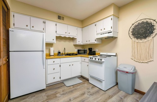 Highland Park Apartment | Stunning & Stylish Downtown Studio - Highland Park