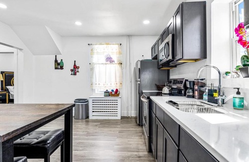 Delair Apartment | Stunning Tacony 2bd - Private Parking