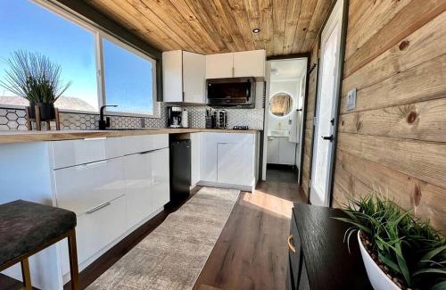 Meadview House | Stunning Tiny House with Picnic Space, Barbecue and Fire Pit in Meadview, Arizona