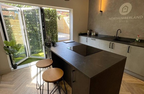 Morpeth Cottage | Stunning town centre cottage with hot tub