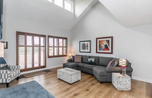 The Blue Mountains House | Stunning Townhouse - 3 BDRM Blue Mountain Village Sauna!