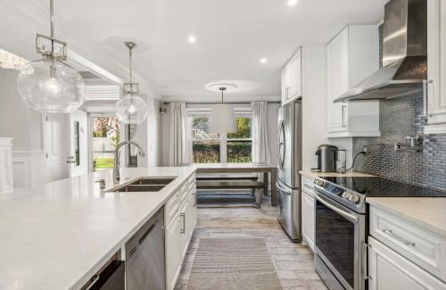 Southampton House | Stunning Townhouse w Tennis & Pool