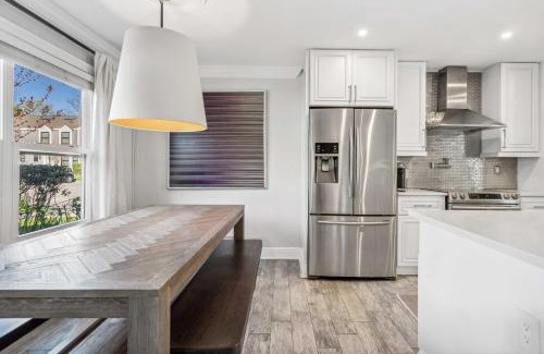 Southampton House | Stunning Townhouse w Tennis & Pool