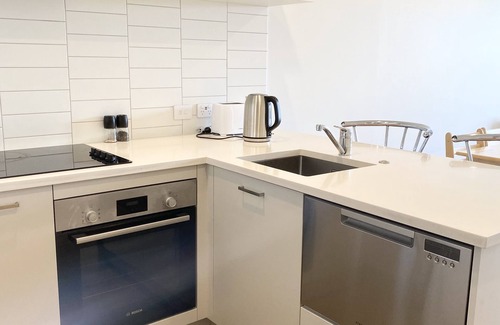Golflands House | Stunning Townhouse with View - Walking to Botany Town Center