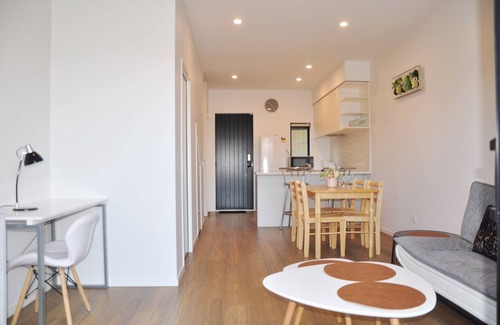 Golflands House | Stunning Townhouse with View - Walking to Botany Town Center