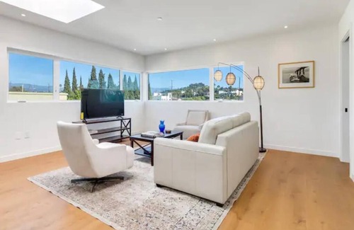 East Hollywood House | Stunning Tri-Level Townhome
