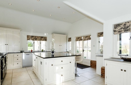 Howlett End House | Stunning Tudor Manor House and Coach House