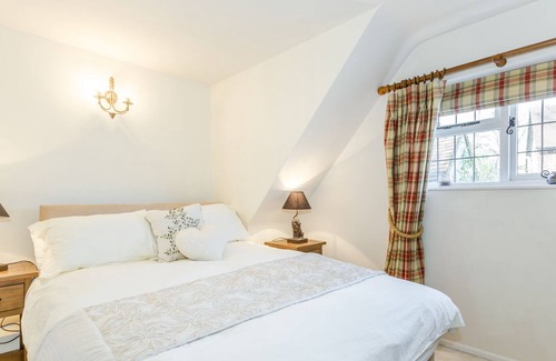 Howlett End House | Stunning Tudor Manor House and Coach House