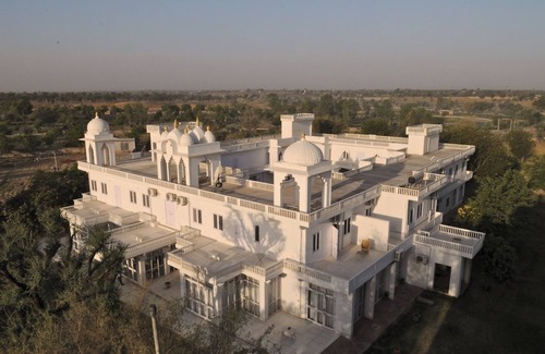Jaipur Hotel | Stunning, uniquely-designed, airy rooms with plenty of natural light & views
