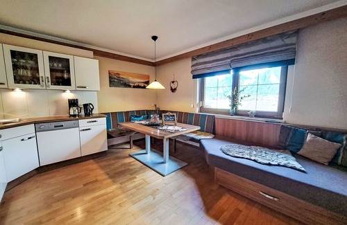 Ramsau im Zillertal Villa | Stunning villa for 8 guests with WIFI, TV, balcony and pets allowed