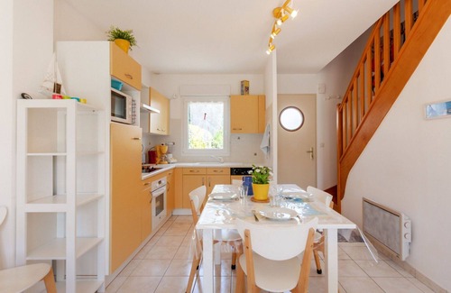 Hauteville-sur-Mer House | Stunning villa for 6 guests with WIFI, TV, terrace and parking