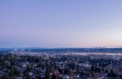 Coquitlam Apartment | Stunning View 1BR+1BA Condo/Pool