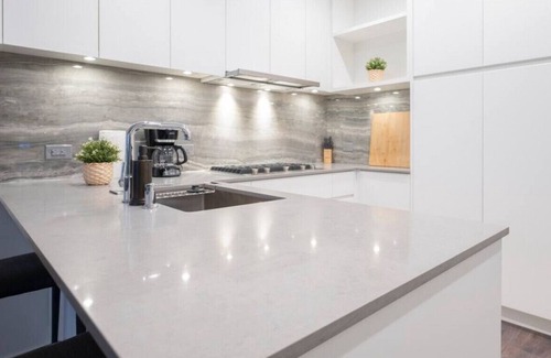 Coquitlam Apartment | Stunning View 1BR+1BA Condo/Pool
