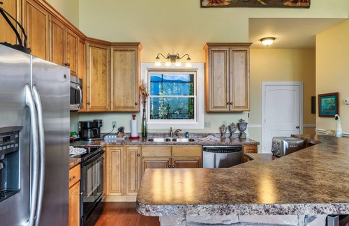 Townsend Ski Chalet | Stunning View |Hot Tub| Private Deck | WIFI