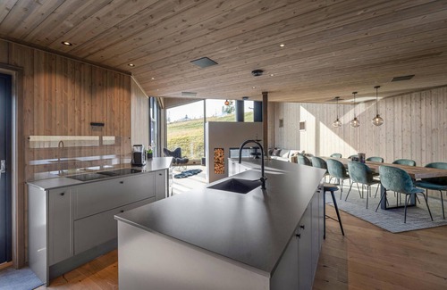 Kamben House | Stunning view in holiday home