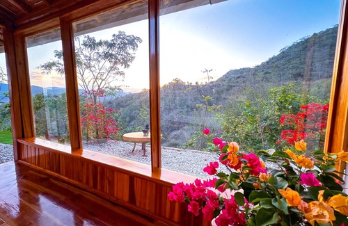 Puerto Lopez Cottage | Stunning views - Cozy and Secluded guesthouse with 1 bedroom and WiFi, AC.