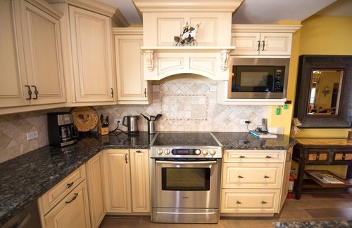 Southampton House | Stunning Views of Horseshoe Bay Beach. Enjoy the sounds of the lapping waves!