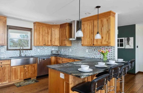 Mathias Cabin | Stunning Views: Secluded 5 bedroom Mountain Homen