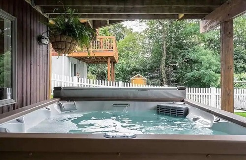 Croton-on-Hudson House | Stunning views, 3-bedroom house in delightful Croton-on-Hudson with WiFi, AC