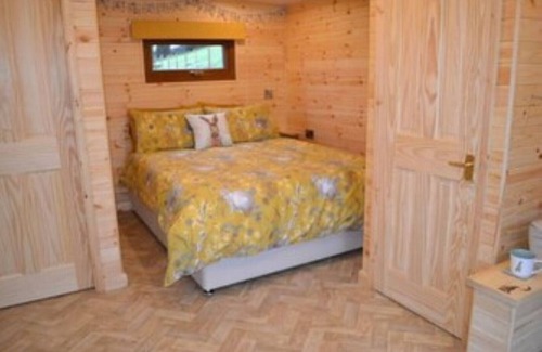 Horton in Ribblesdale Cabin | Stunning views Yorkshire Dales 3 Peaks | 10miles from Settle | The Warren Lodge