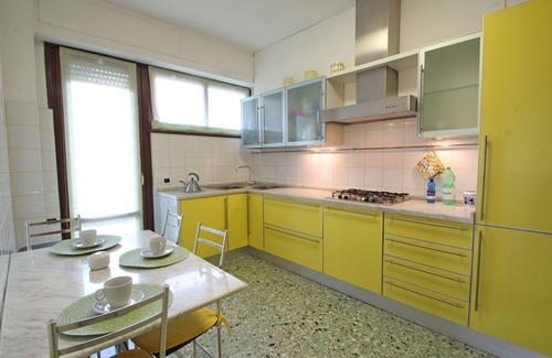 Ronchi Villa | Stunning villa for 6 guests with WIFI, TV, terrace and panoramic view, close to Forte Dei Marmi