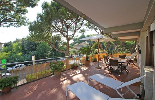 Ronchi Villa | Stunning villa for 6 guests with WIFI, TV, terrace and panoramic view, close to Forte Dei Marmi