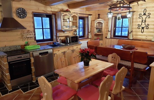 Korenov Villa | Stunning villa for 10 people with hot tub, WIFI, TV and parking