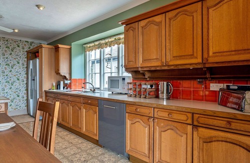 Coverack House | Stunning villa for 13 people with WIFI, terrace and parking