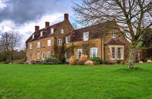 Wincanton House | Stunning villa for 16 people with WIFI, terrace, pets allowed and parking