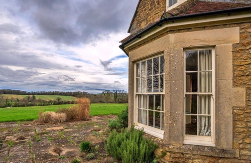 Wincanton House | Stunning villa for 16 people with WIFI, terrace, pets allowed and parking