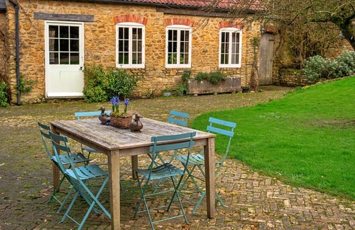 Wincanton House | Stunning villa for 16 people with WIFI, terrace, pets allowed and parking
