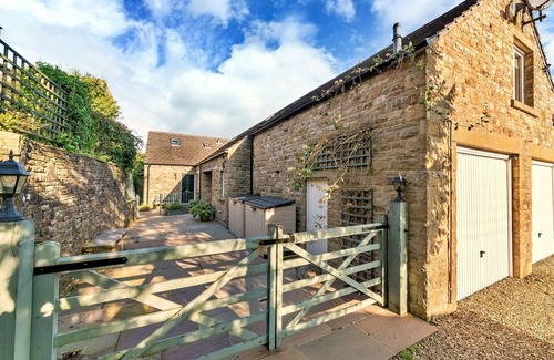 Hawes House | Stunning villa for 16 people with WIFI, terrace, pets allowed and parking