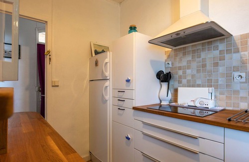 Cleder House | Stunning villa for 2 guests with TV, patio and parking