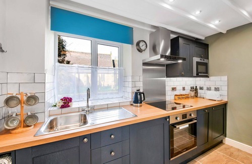 Grewelthorpe House | Stunning villa for 2 guests with WIFI, TV, pets allowed and parking