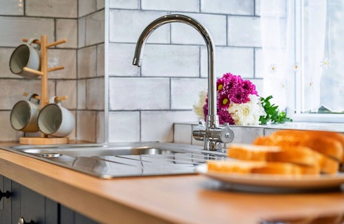 Grewelthorpe House | Stunning villa for 2 guests with WIFI, TV, pets allowed and parking