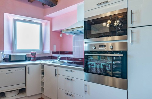 Commes House | Stunning villa for 4 people with TV, pets allowed and parking