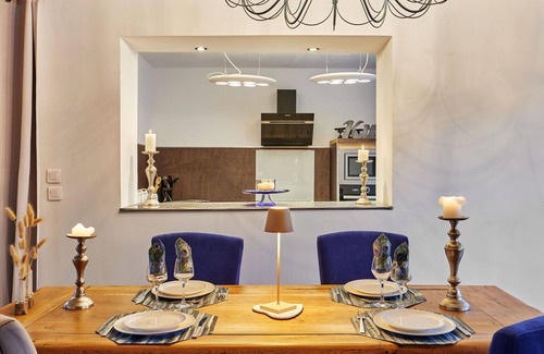 Surville House | Stunning villa for 4 people with WIFI, hot tub, TV, terrace, pets allowed and parking