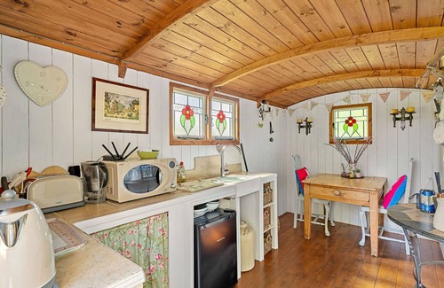 Dunbridge House | Stunning villa for 4 people with pets allowed and parking
