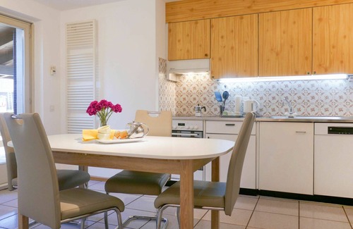 Blenio House | Stunning villa for 5 guests with WIFI, TV, terrace, pets allowed, panoramic view and parking