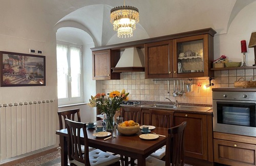 Torrazza House | Stunning villa for 5 guests with WIFI, terrace, pets allowed, panoramic view and parking