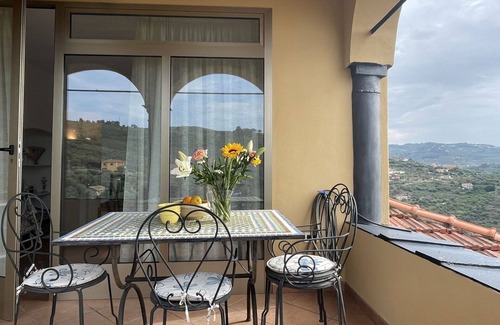 Torrazza House | Stunning villa for 5 guests with WIFI, terrace, pets allowed, panoramic view and parking