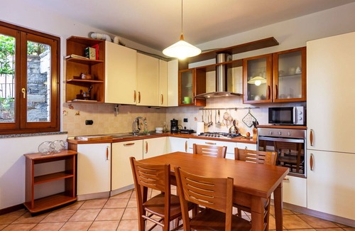 Arizzano House | Stunning villa for 5 guests with WIFI, TV and balcony