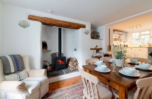 Portloe House | Stunning villa for 6 guests with WIFI, TV, patio, pets allowed and parking