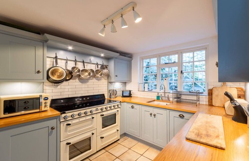 Portloe House | Stunning villa for 6 people with WIFI, TV, patio, pets allowed and parking