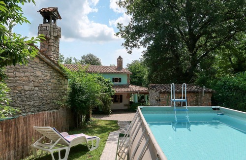 Zupanici House | Stunning villa for 6 people with private pool, WIFI, A/C, TV, terrace, pets allowed and parking