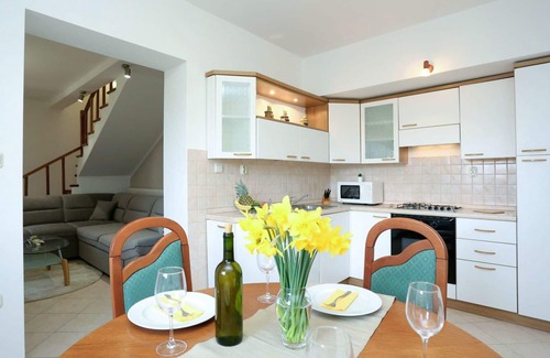 Becici House | Stunning villa for 6 people with private pool, WIFI, A/C, TV, terrace, pets allowed and parking