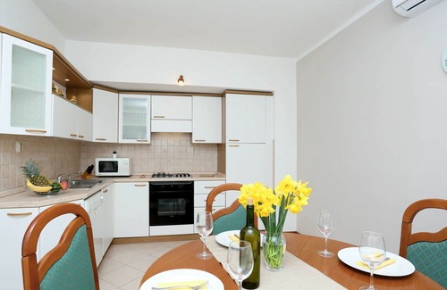 Becici House | Stunning villa for 6 people with private pool, WIFI, A/C, TV, terrace, pets allowed and parking