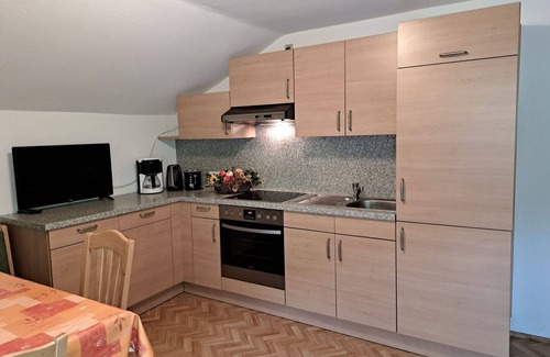 Hainzenberg Villa | Stunning villa for 7 people with WIFI, TV, balcony and parking