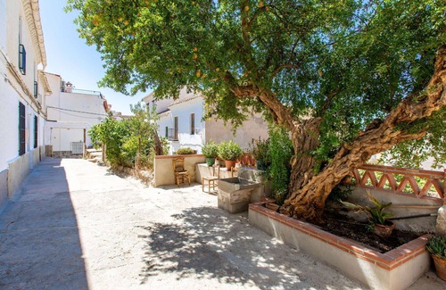 Niguelas House | Stunning villa for 8 guests with WIFI and terrace