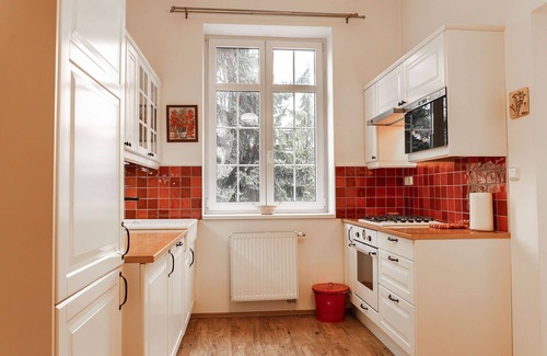 Prague 10 Villa | Stunning villa for 8 people with hot tub, WIFI, TV, pets allowed and parking